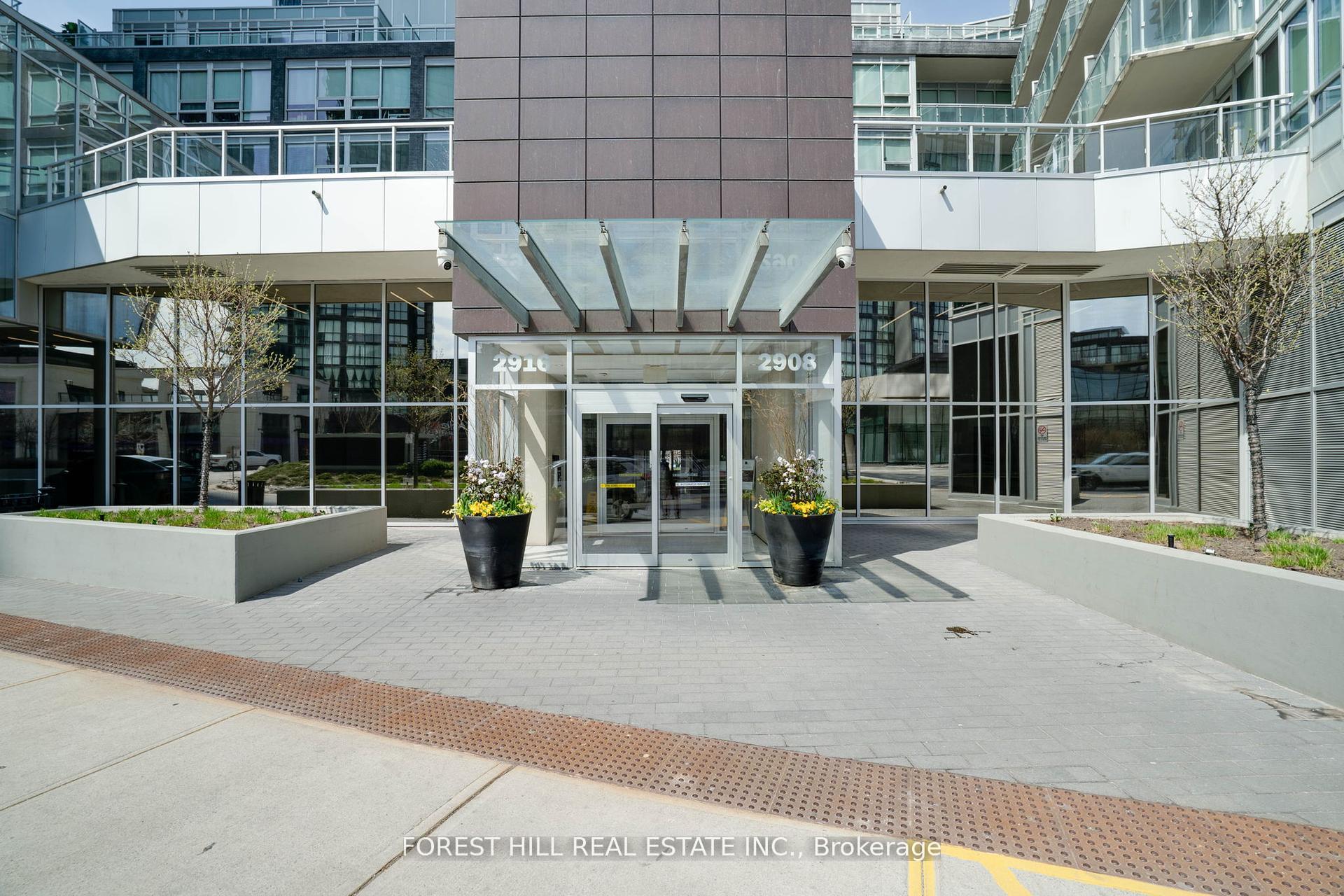 2 Bedrooms Condo at 2908 Highway 7, Vaughan For sale