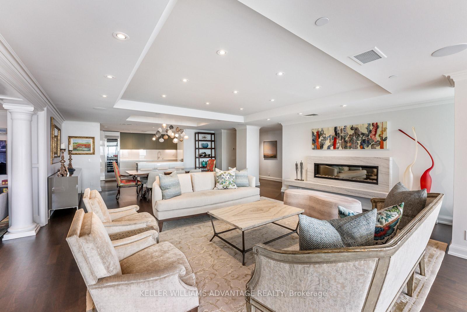 5 Bedrooms Condo at 211 Queens, Toronto For sale