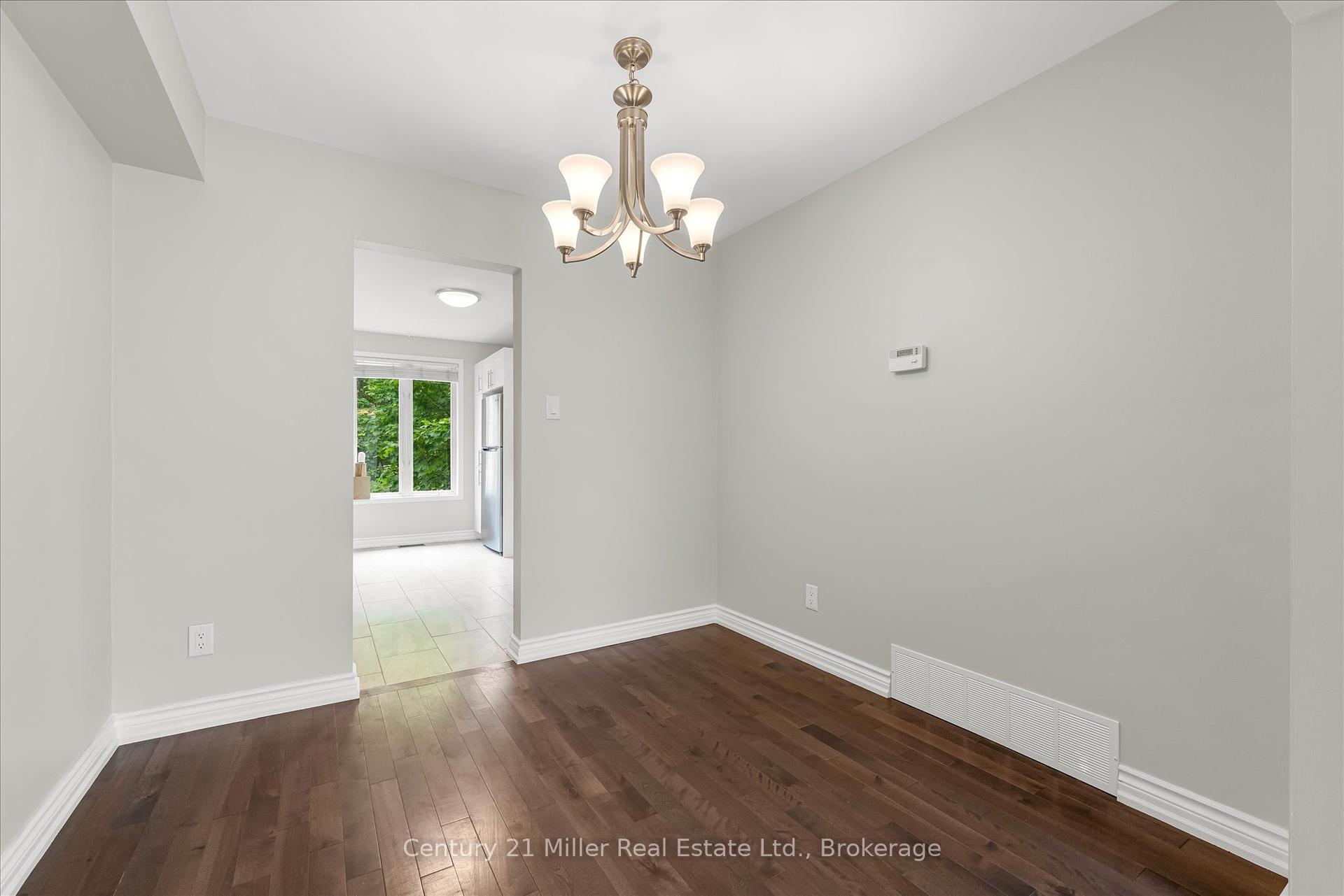 3 Bedrooms Condo at 1531 Westminster, Burlington For sale
