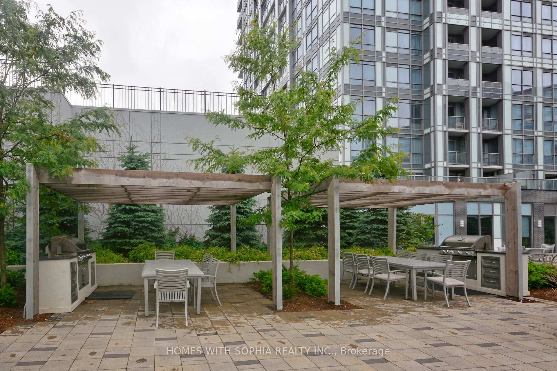 2 Bedrooms Condo at 18 Graydon Hall, Toronto For sale