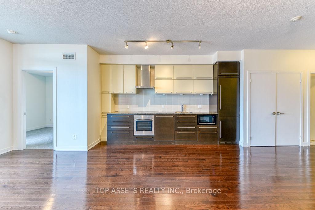 3 Bedrooms Condo at 770 Bay, Toronto For sale