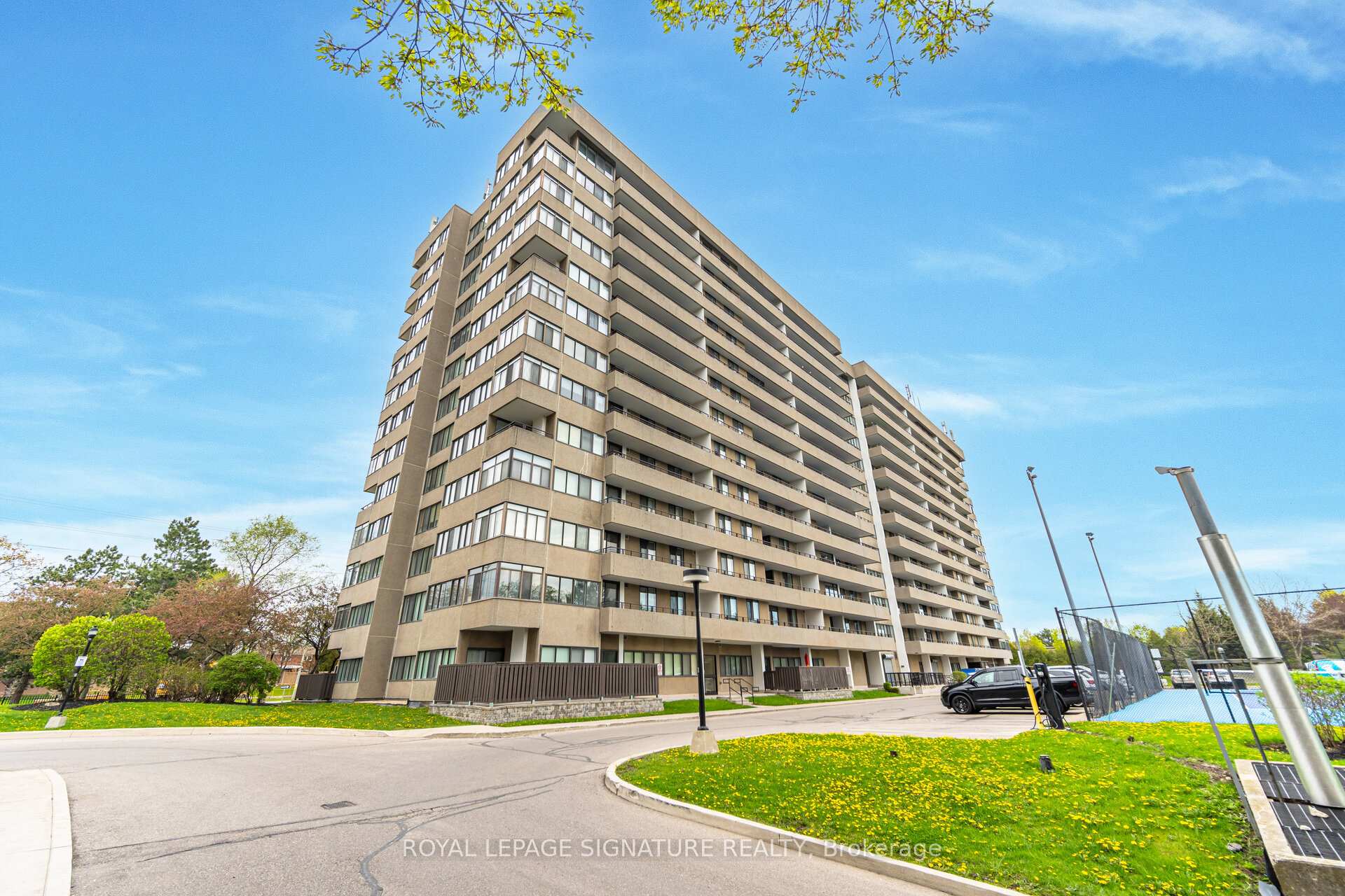 4 Bedrooms Condo at 1300 Mississauga Valley,  Mississauga For sale