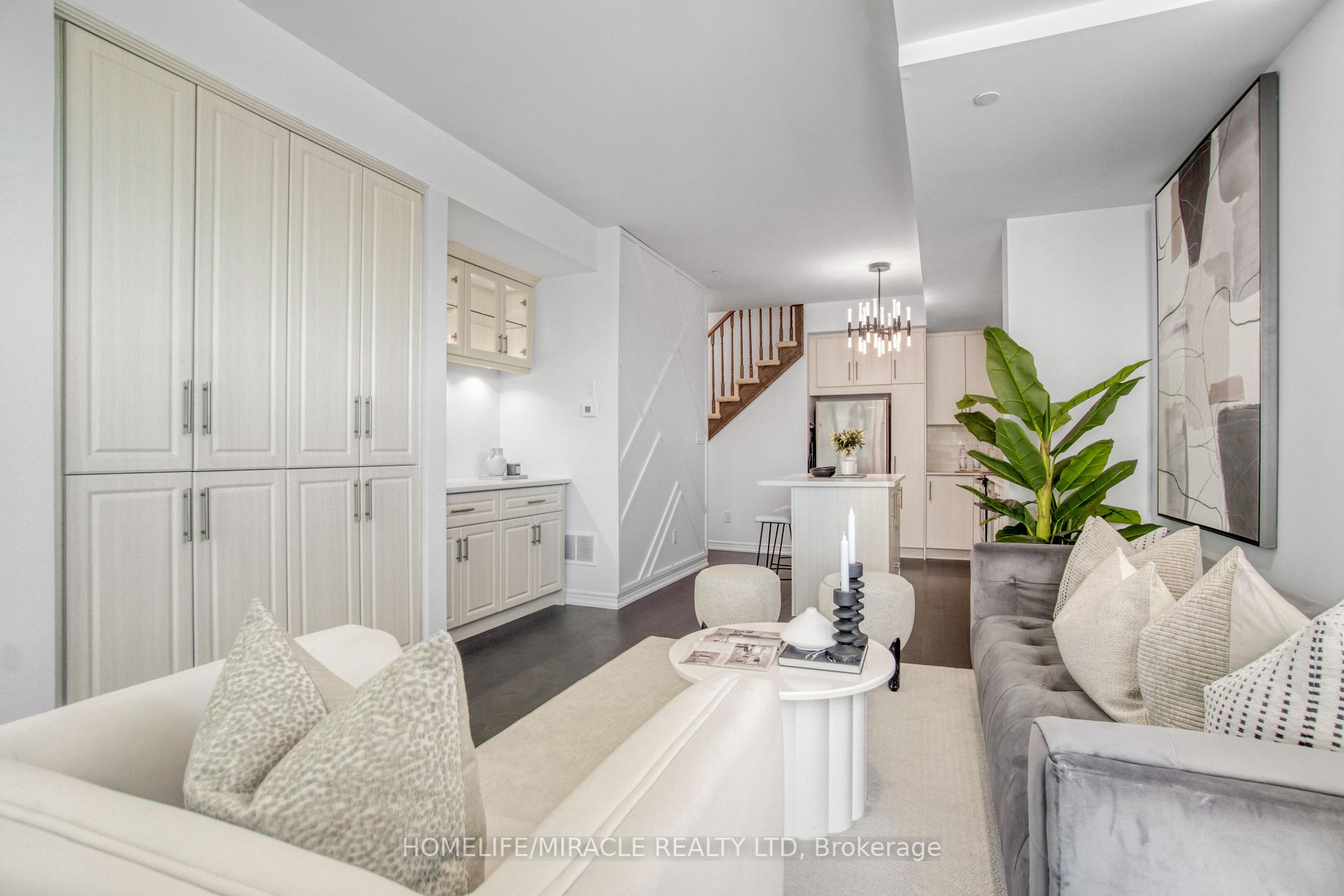 2 Bedrooms Condo at 2199 Lillykin, Oakville For sale