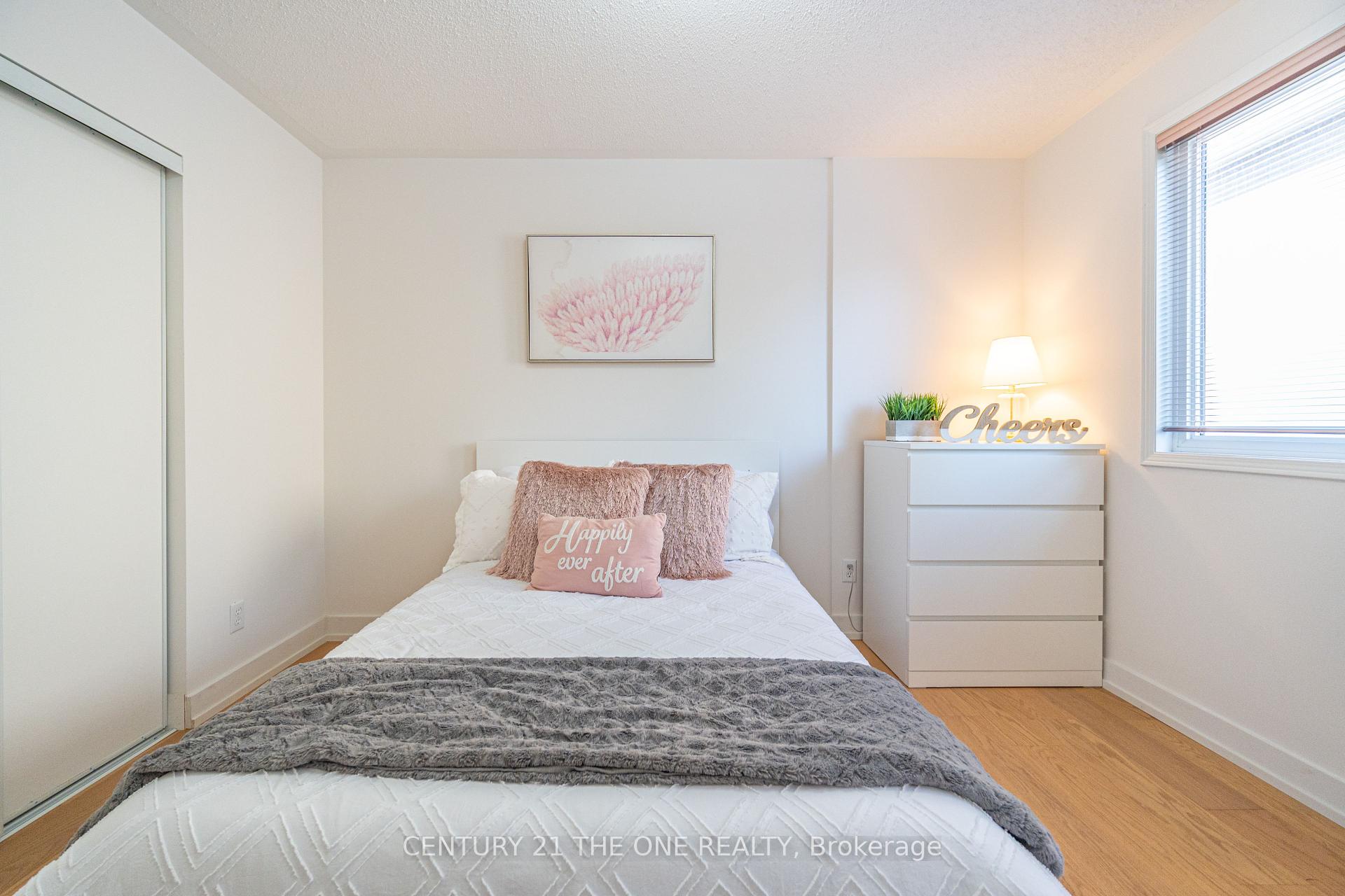 4 Bedrooms Condo at 28 Rosebank, Toronto For sale