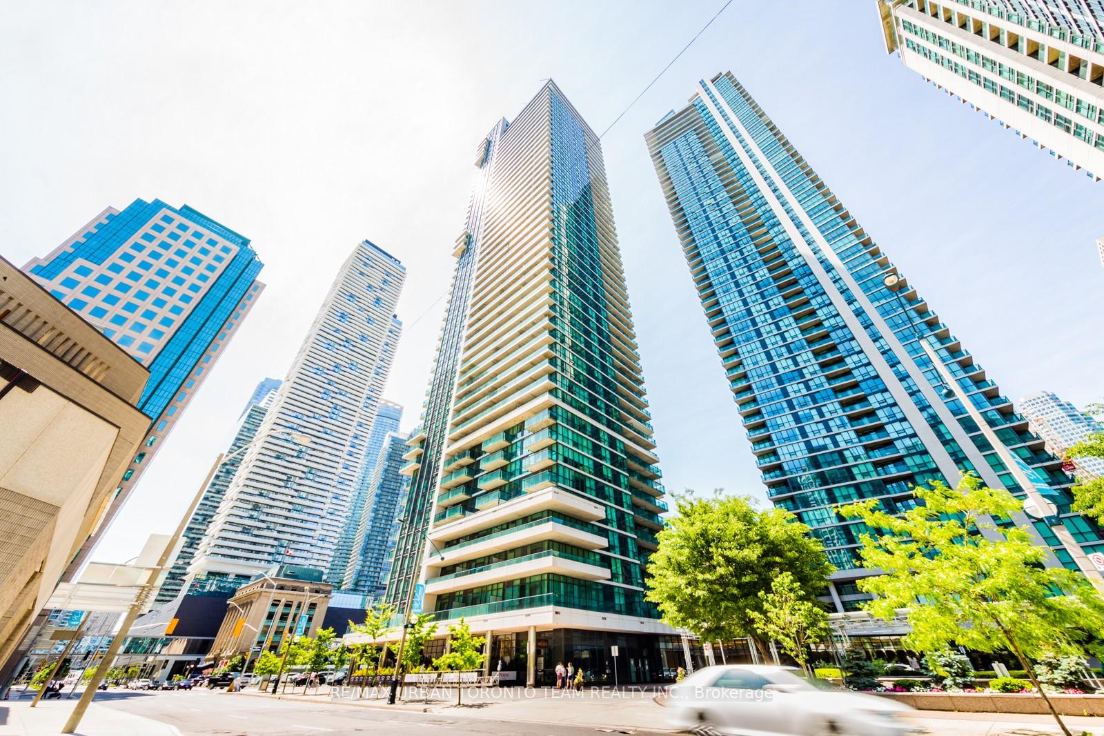 2 Bedrooms Condo at 33 Bay, Toronto For sale