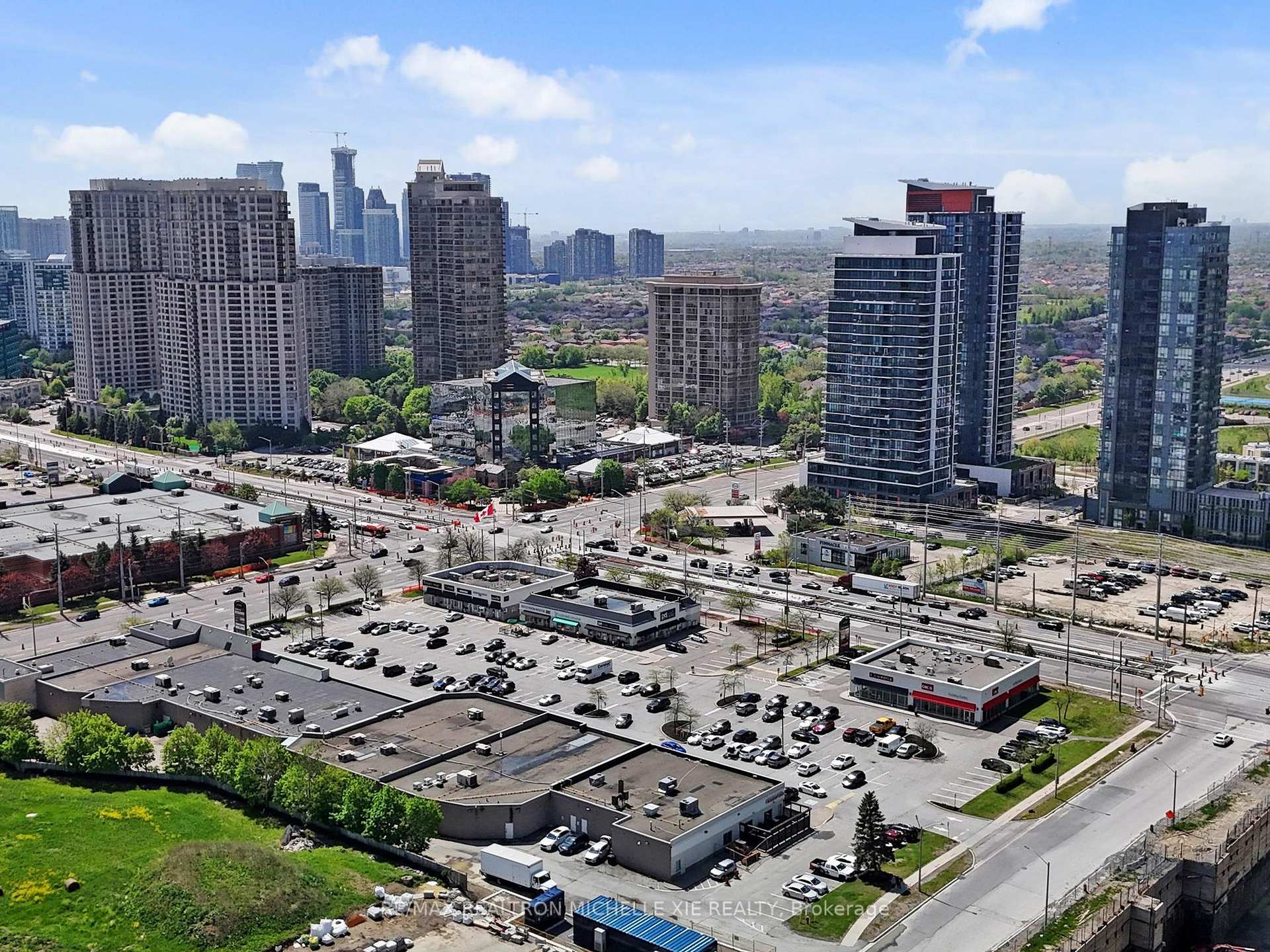2 Bedrooms Condo at 65 Trailwood, Mississauga For sale