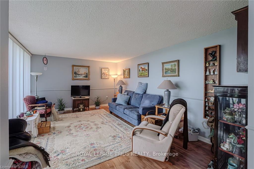 2 Bedrooms Condo at 6500 Montevideo,  Mississauga For sale