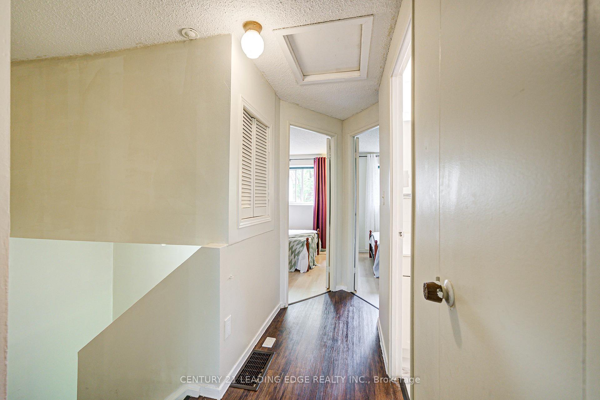 5 Bedrooms Condo at 25 Collinsgrove, Toronto For sale