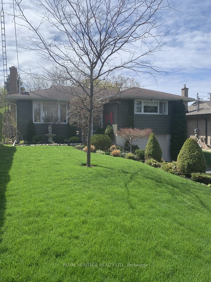 1033 Newbury