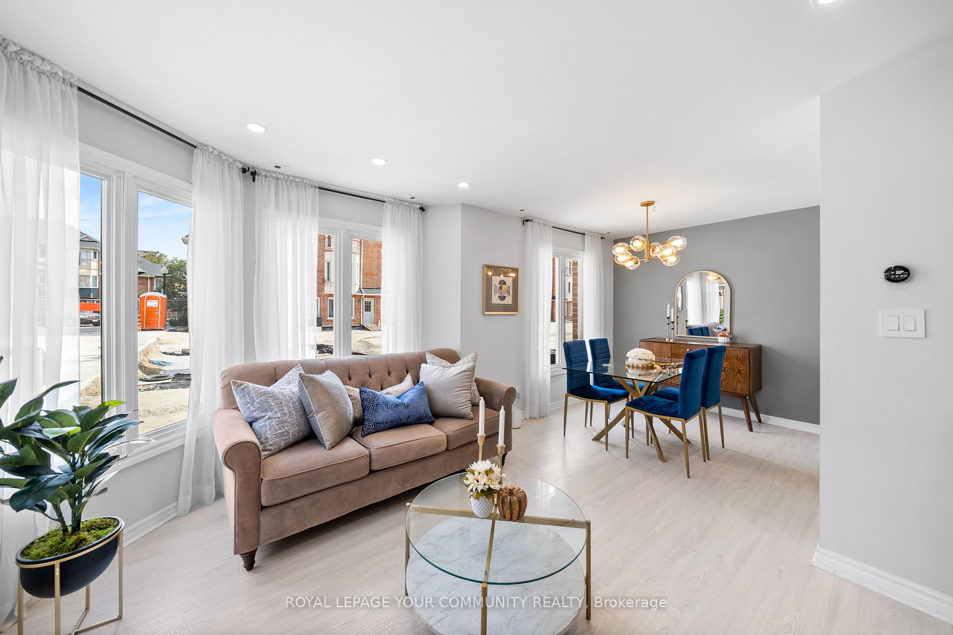 3 Bedrooms Condo at 151 Townsgate,  Vaughan For sale