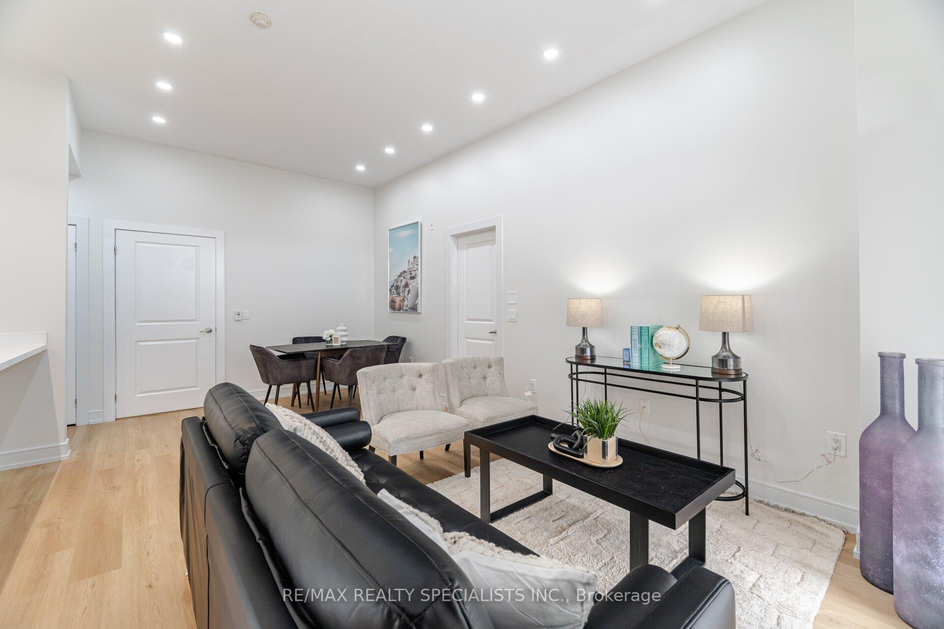 2 Bedrooms Condo at 2326 TAUNTON, Oakville For sale