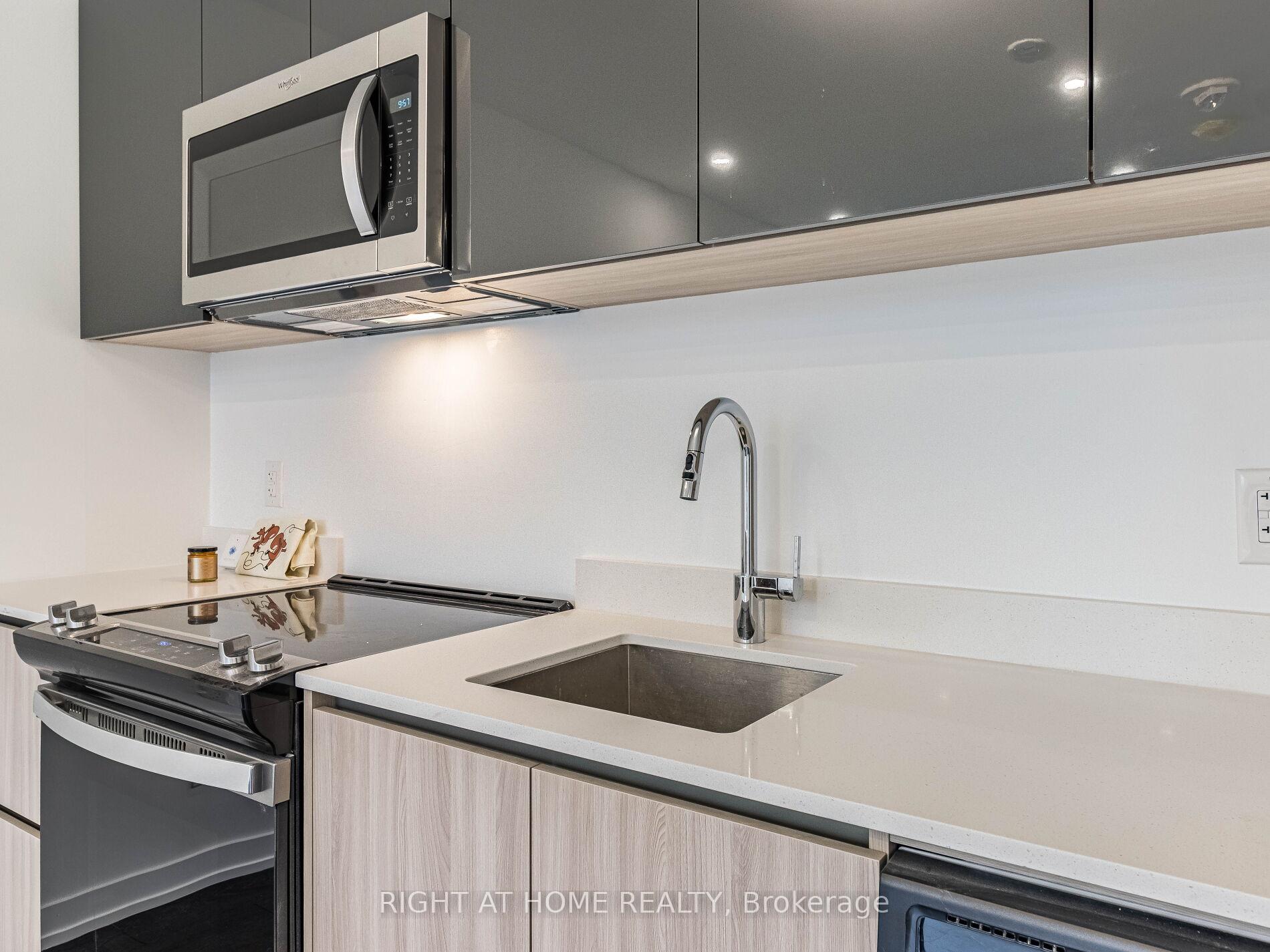 2 Bedrooms Condo at 5 maryport, Toronto For sale