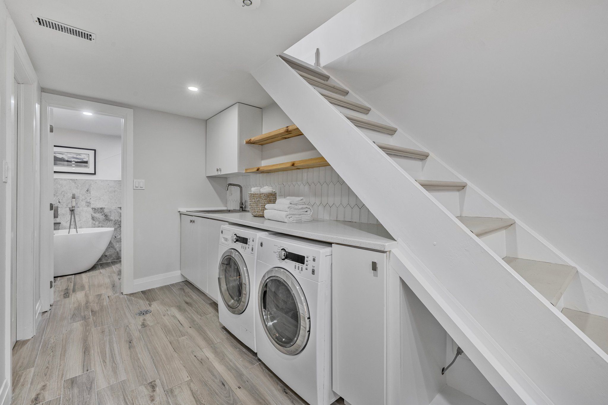 407 Kingswood Road