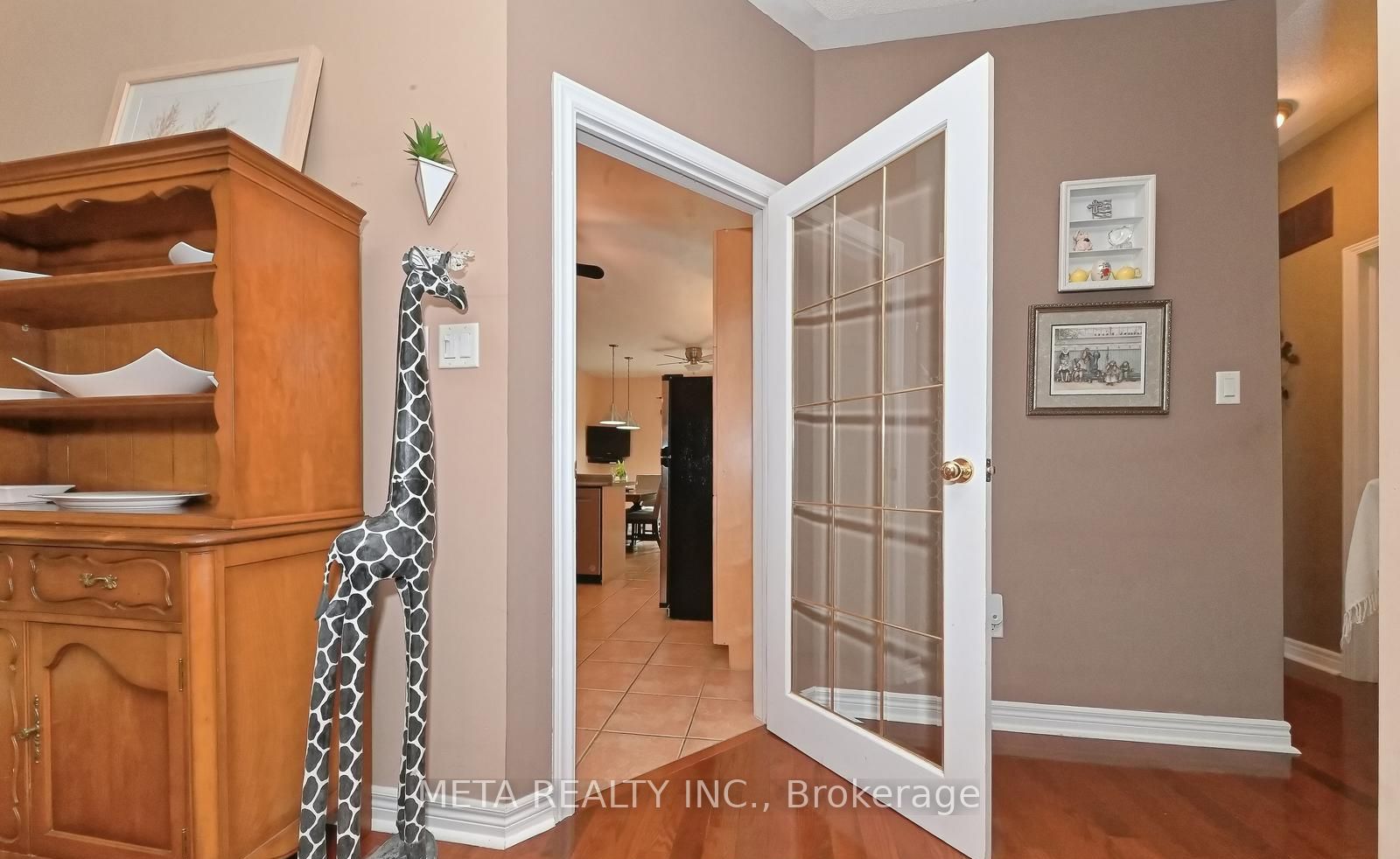 138 Van scott Drive N, #UPPER