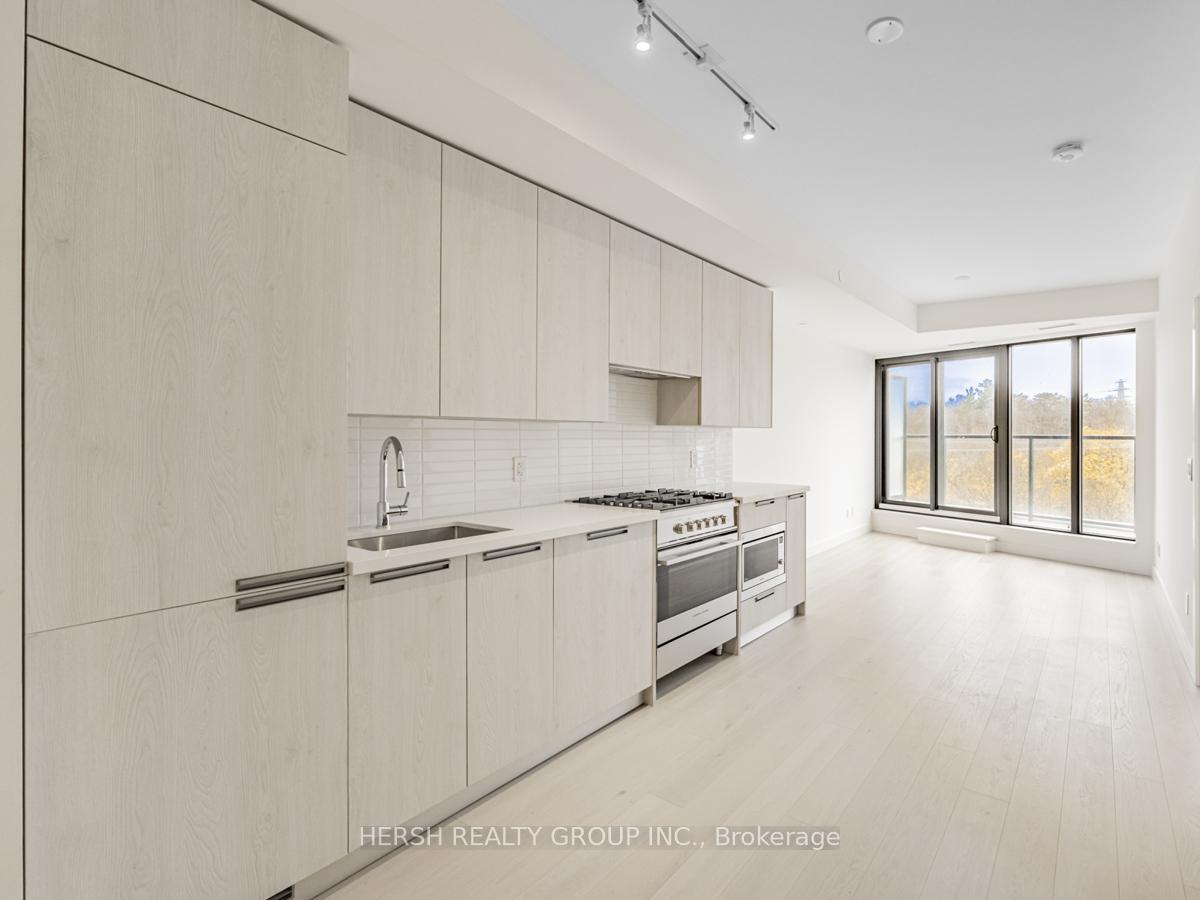 2 Bedrooms Condo at 160 Kingsway,  Toronto For sale