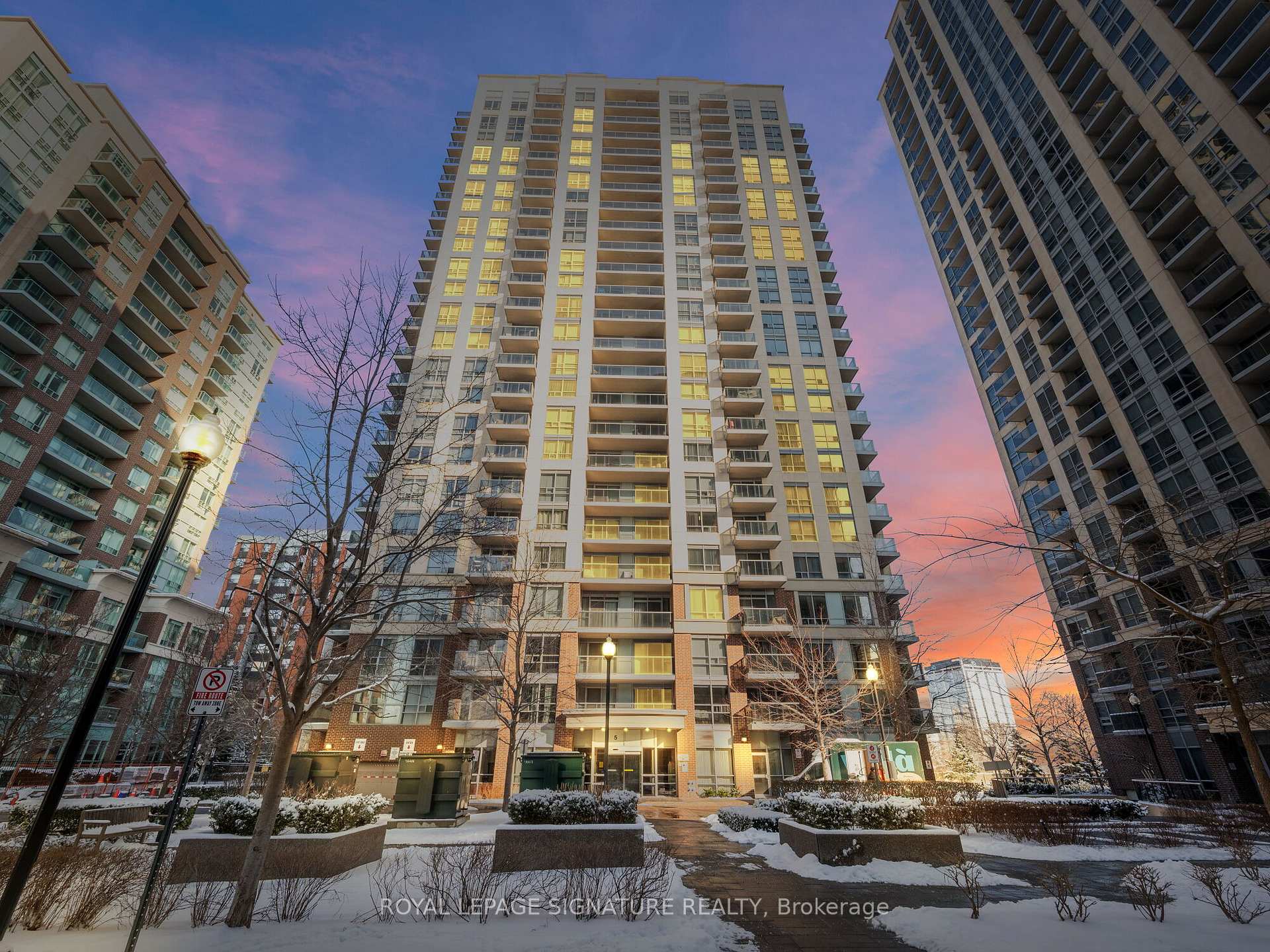 1 Bedroom Condo at 5 Michael Power,  Toronto For sale