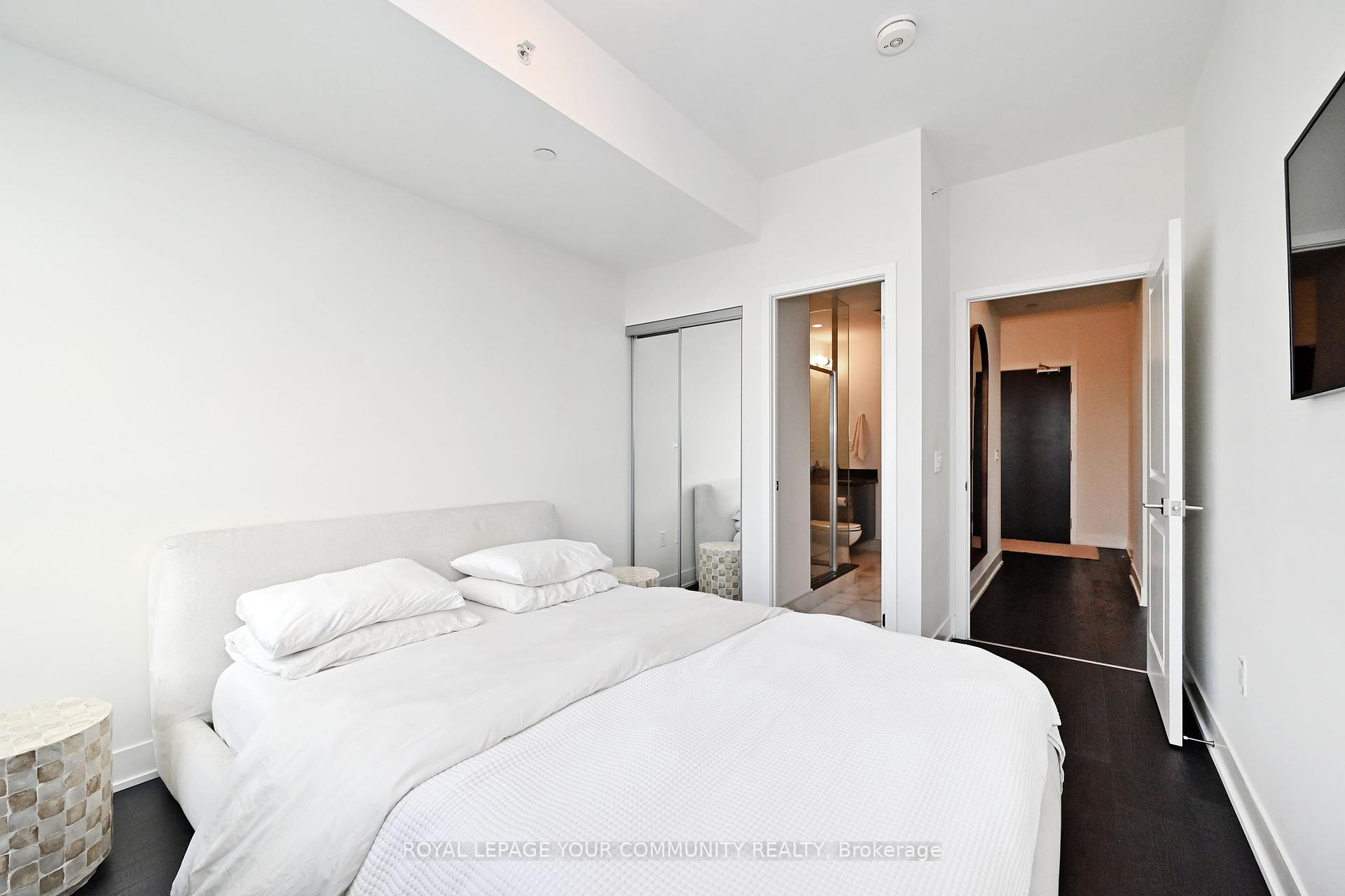 2 Bedrooms Condo at 2908 Highway 7, Vaughan For sale