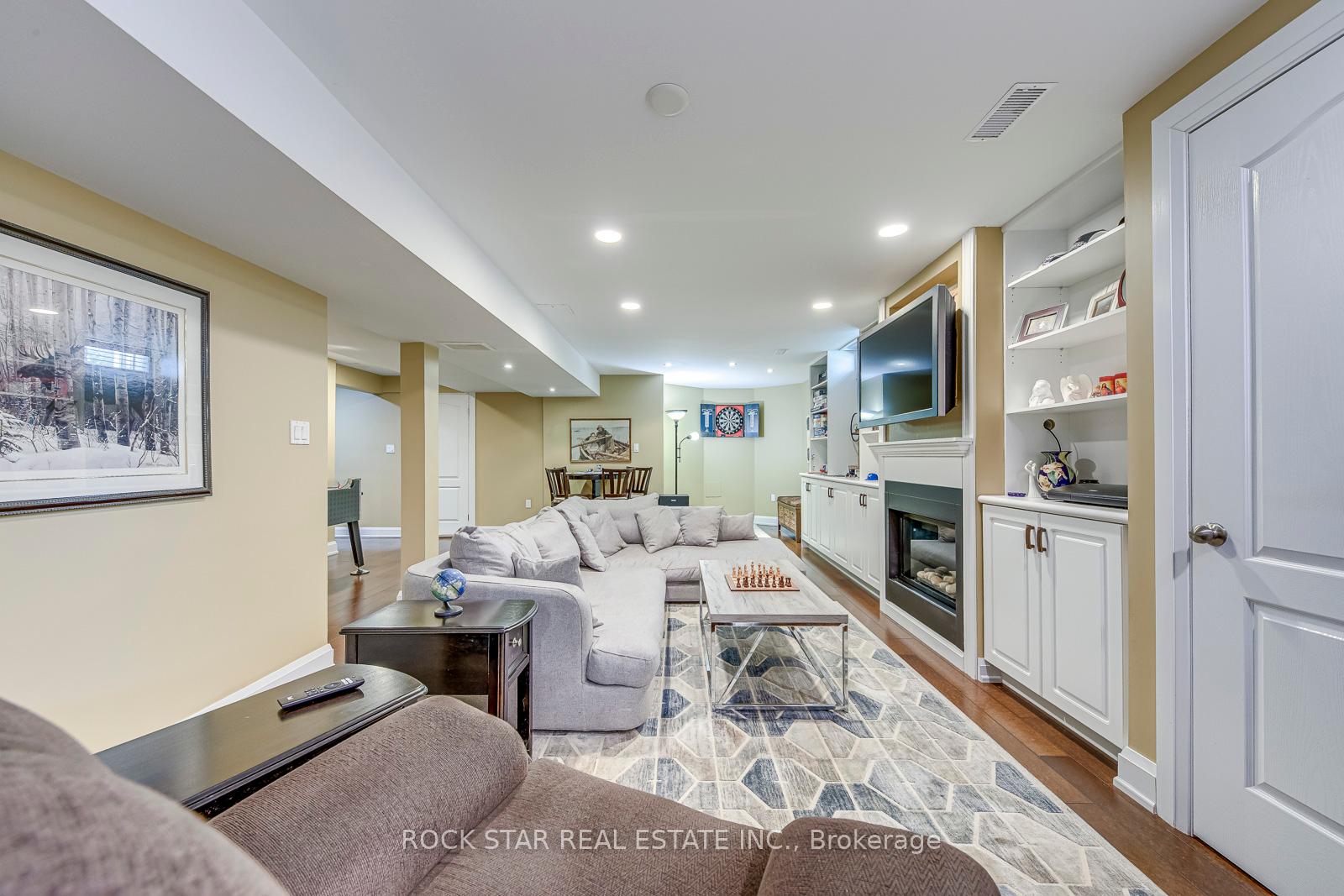 2 Bedrooms Condo at 515 North Service, Hamilton For sale
