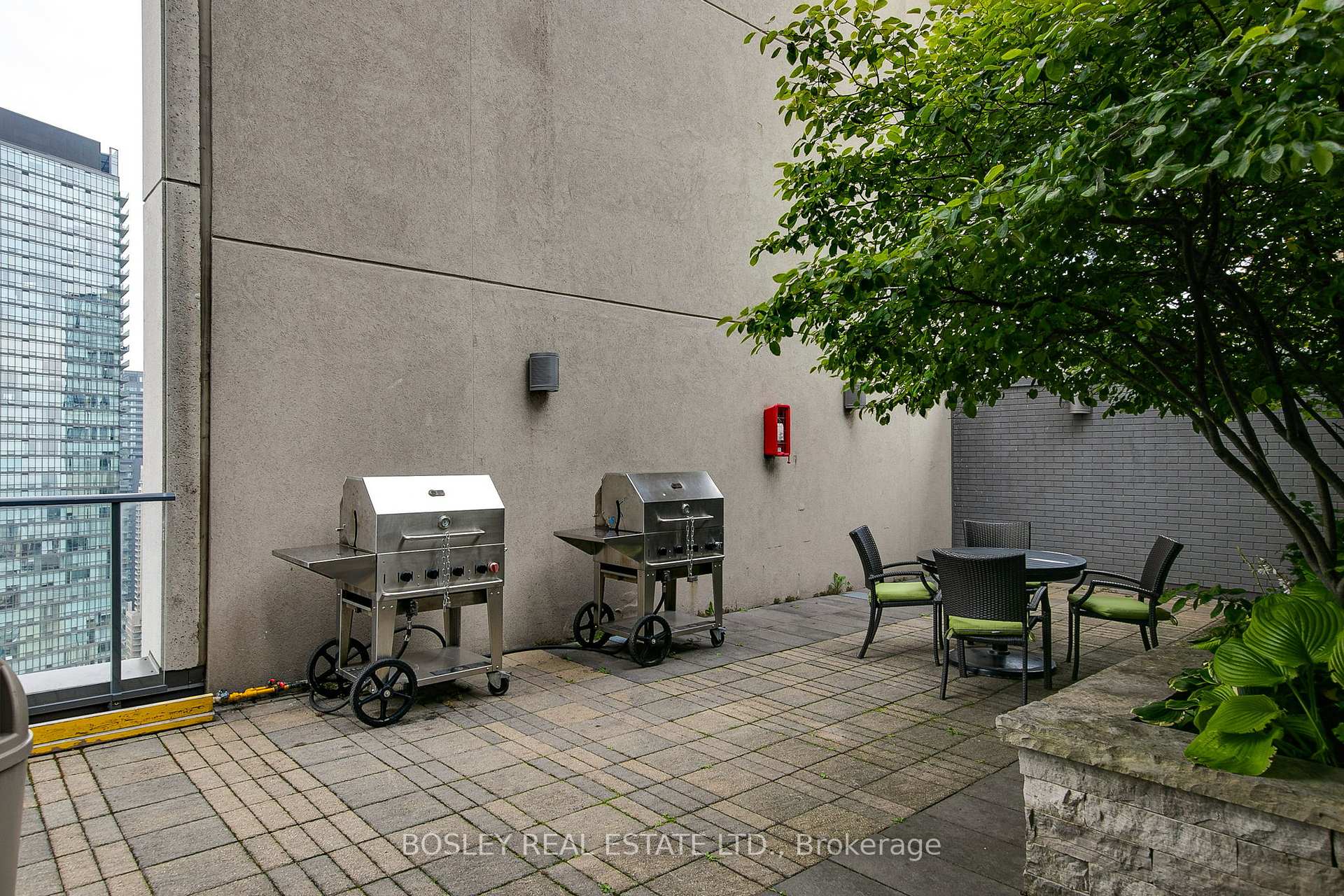 2 Bedrooms Condo at 770 Bay, Toronto For sale