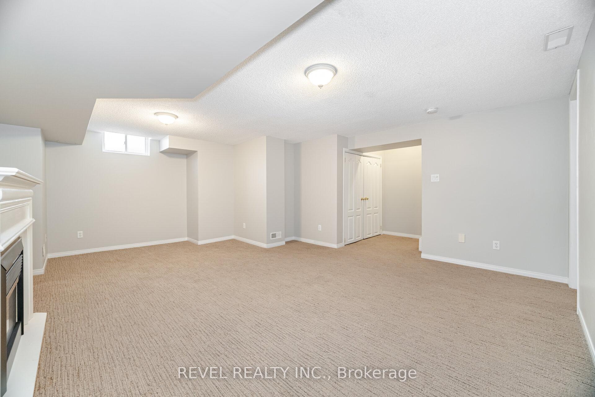 2 Bedrooms Condo at 1489 Heritage, Oakville For sale