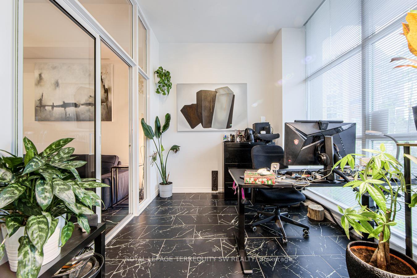 2 Bedrooms Condo at 618 A Fleet, Toronto For sale