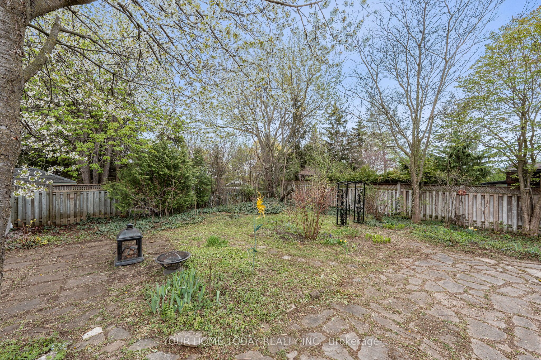 47 Irwin Crescent