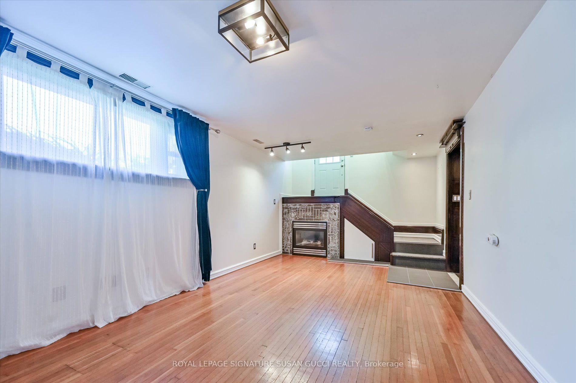 1006 Victoria Park Avenue