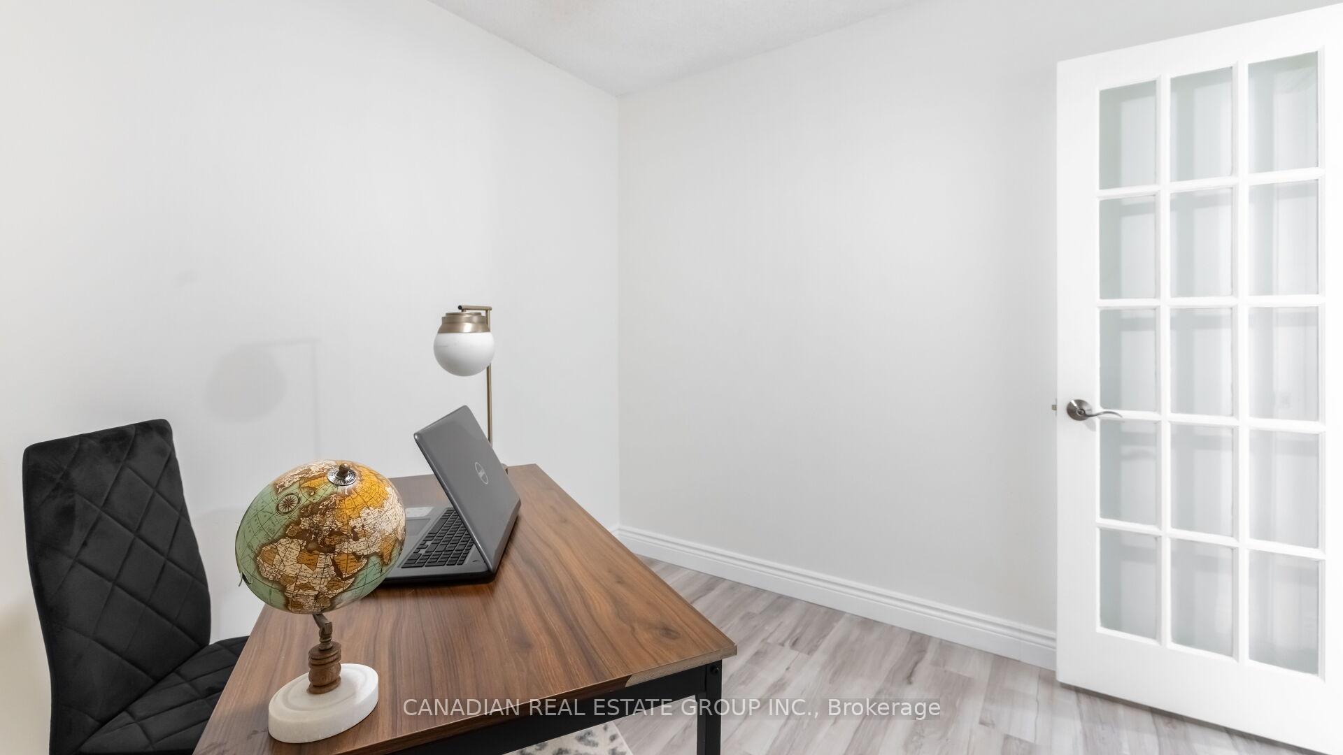 3 Bedrooms Condo at 20 Speers, Oakville For sale