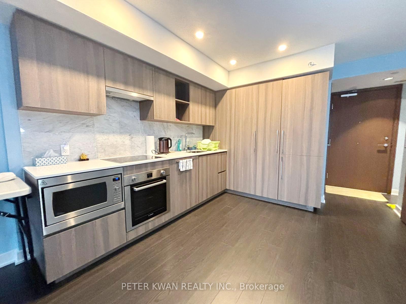 2 Bedrooms Condo at 19 Bathurst, Toronto For sale