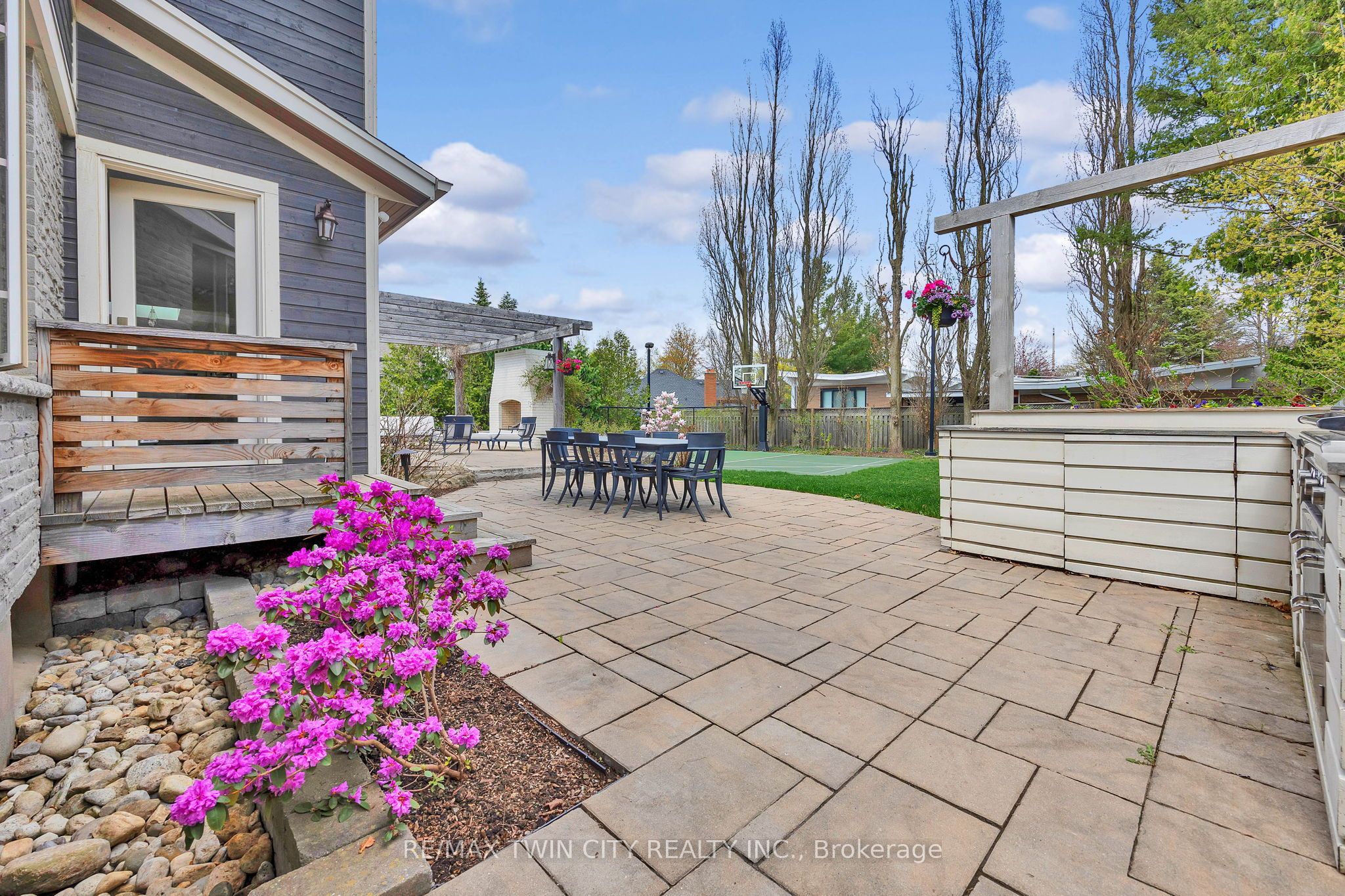 7 Huntley Crescent