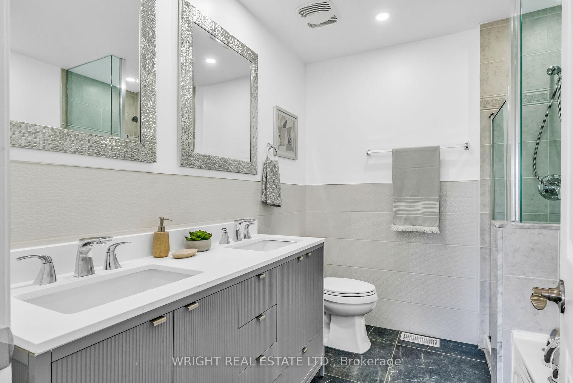 5 Bedrooms Condo at 1347 Rathburn, Mississauga For sale