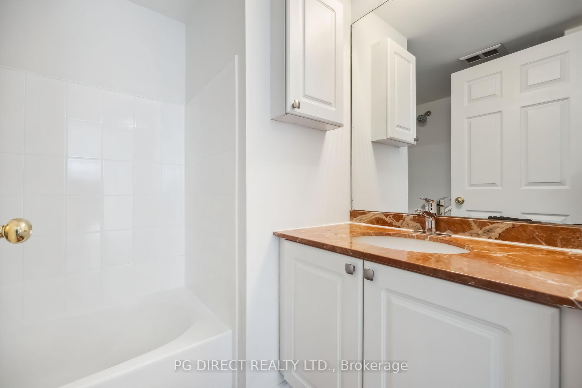 2 Bedrooms Condo at 99 Hayden, Toronto For sale