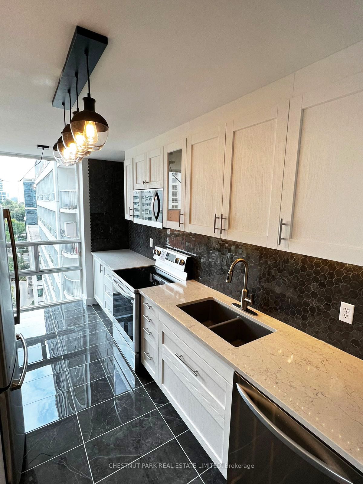 43 Eglinton Avenue E #909, Toronto C03 Yonge-Eglinton