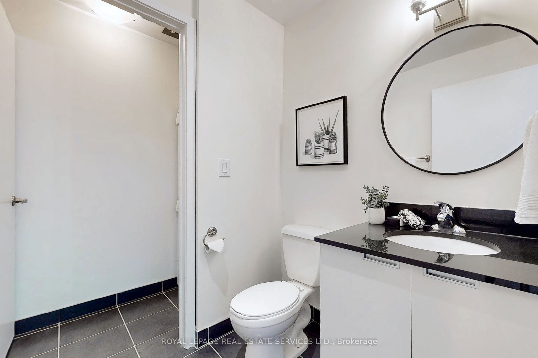 400 Wellington Street W, #507