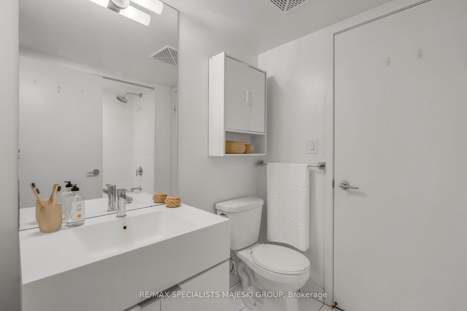 2 Bedrooms Condo at 21 Iceboat,  Toronto For sale