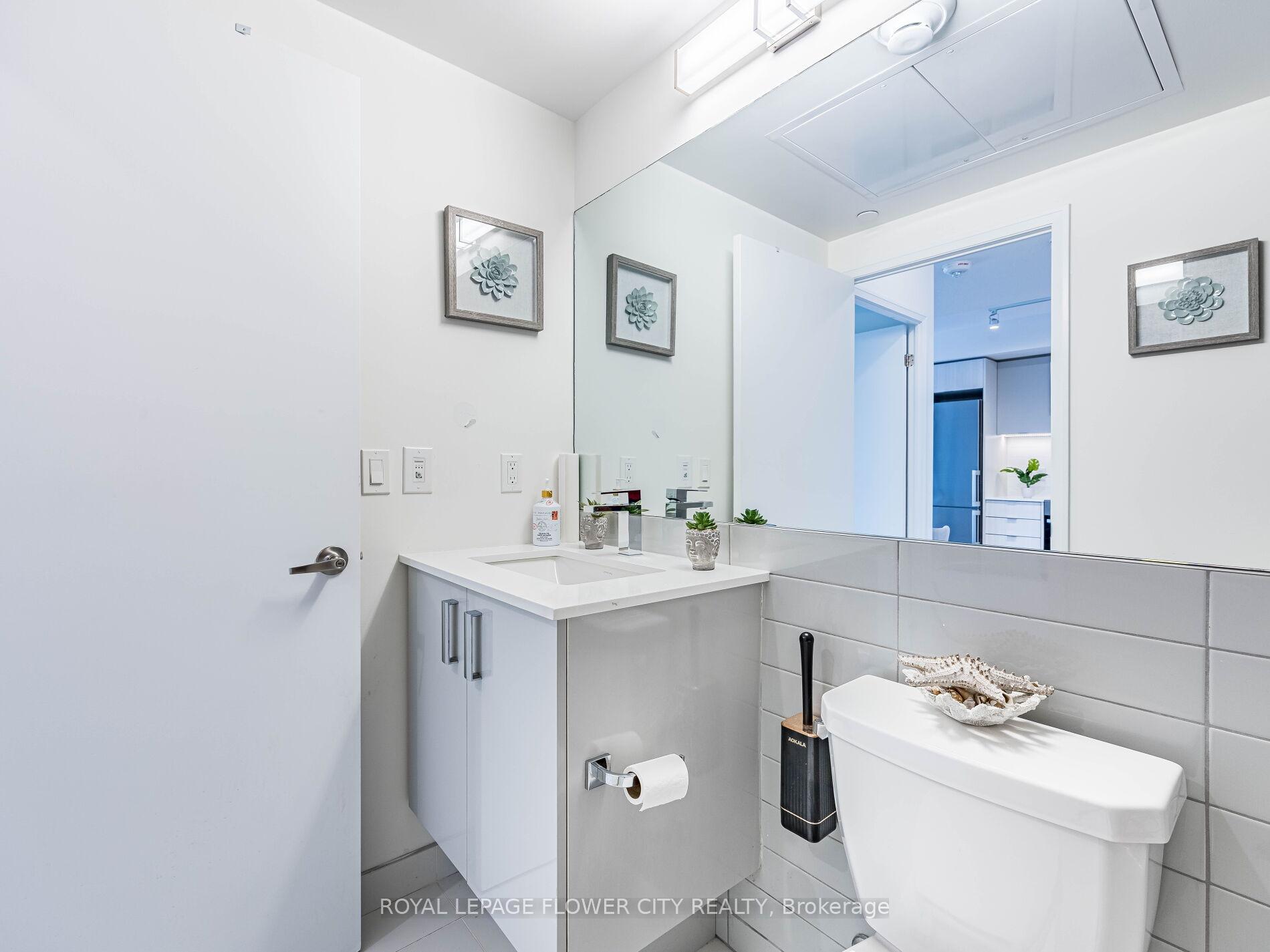 1 Bedroom Condo at 30 Gibbs, Toronto For sale
