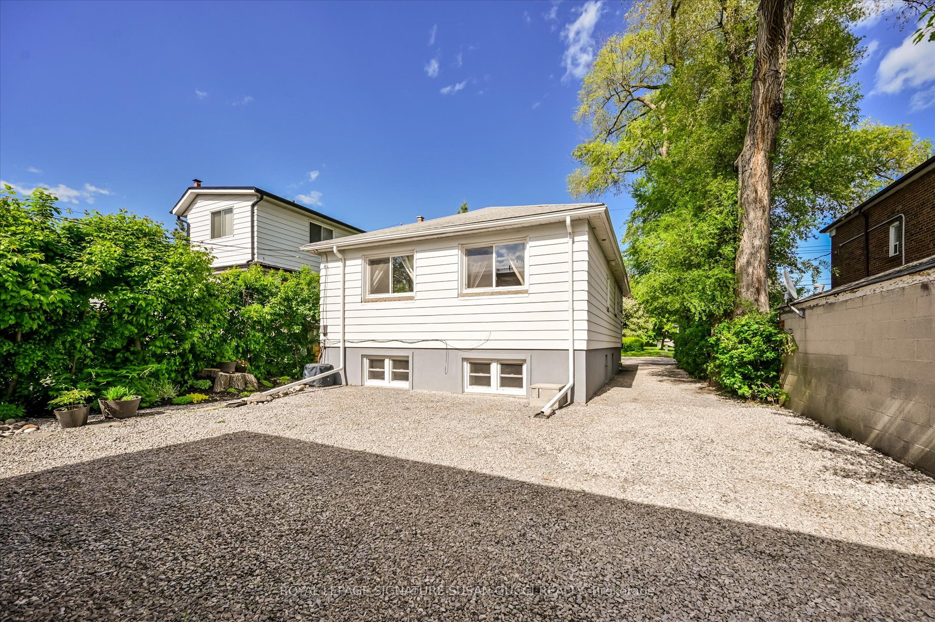 1006 Victoria Park Avenue