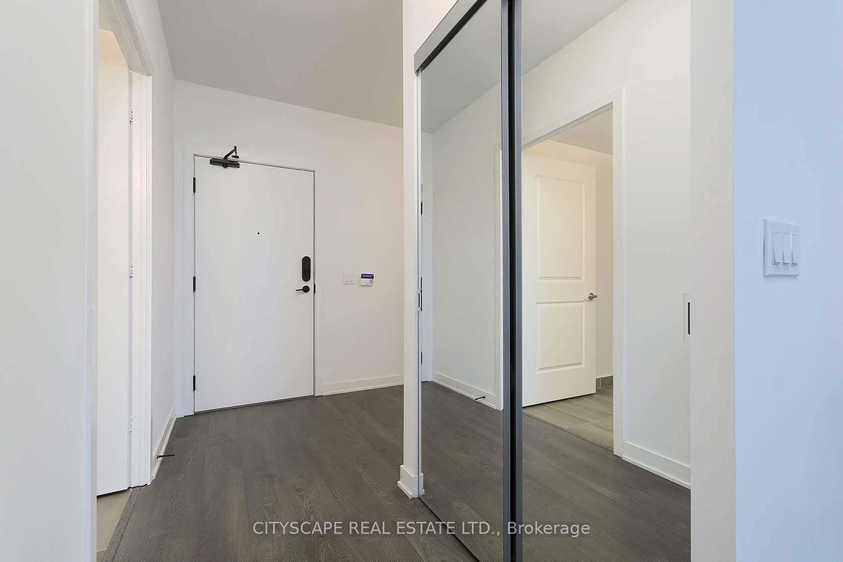 3 Bedrooms Condo at 4677 Metcalfe, Mississauga For sale