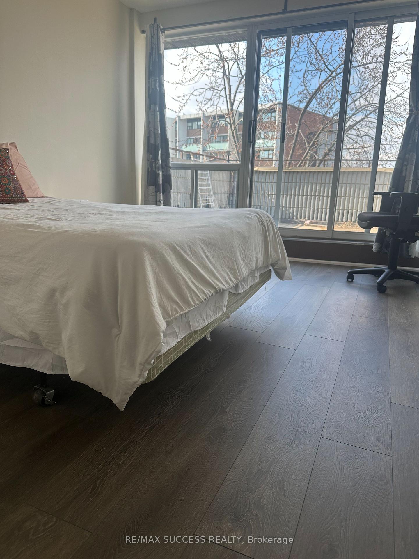 3 Bedrooms Condo at 2095 Roche, Mississauga For sale