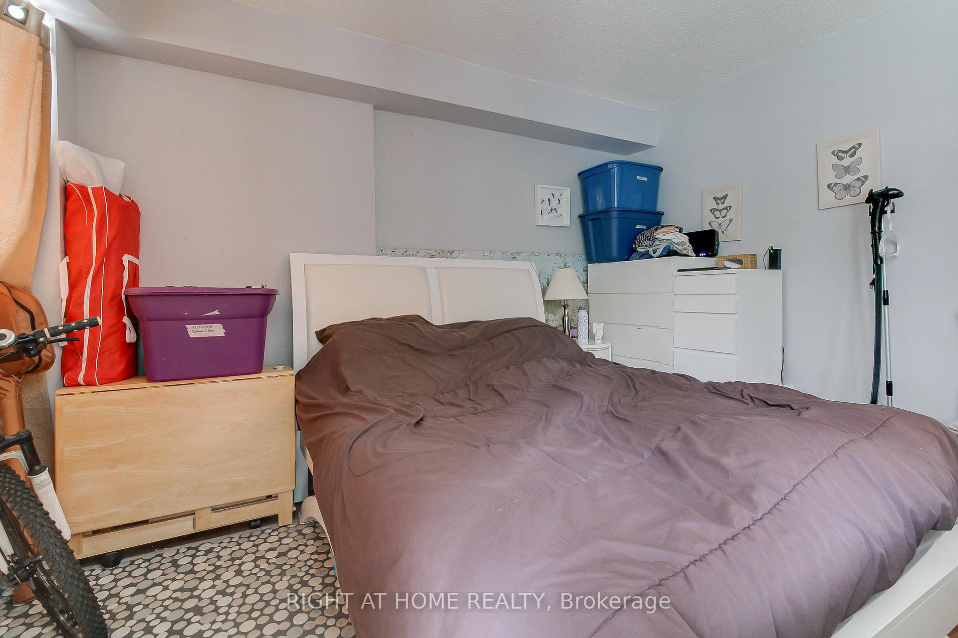 1 Bedroom Condo at 77 Harbour, Toronto For sale