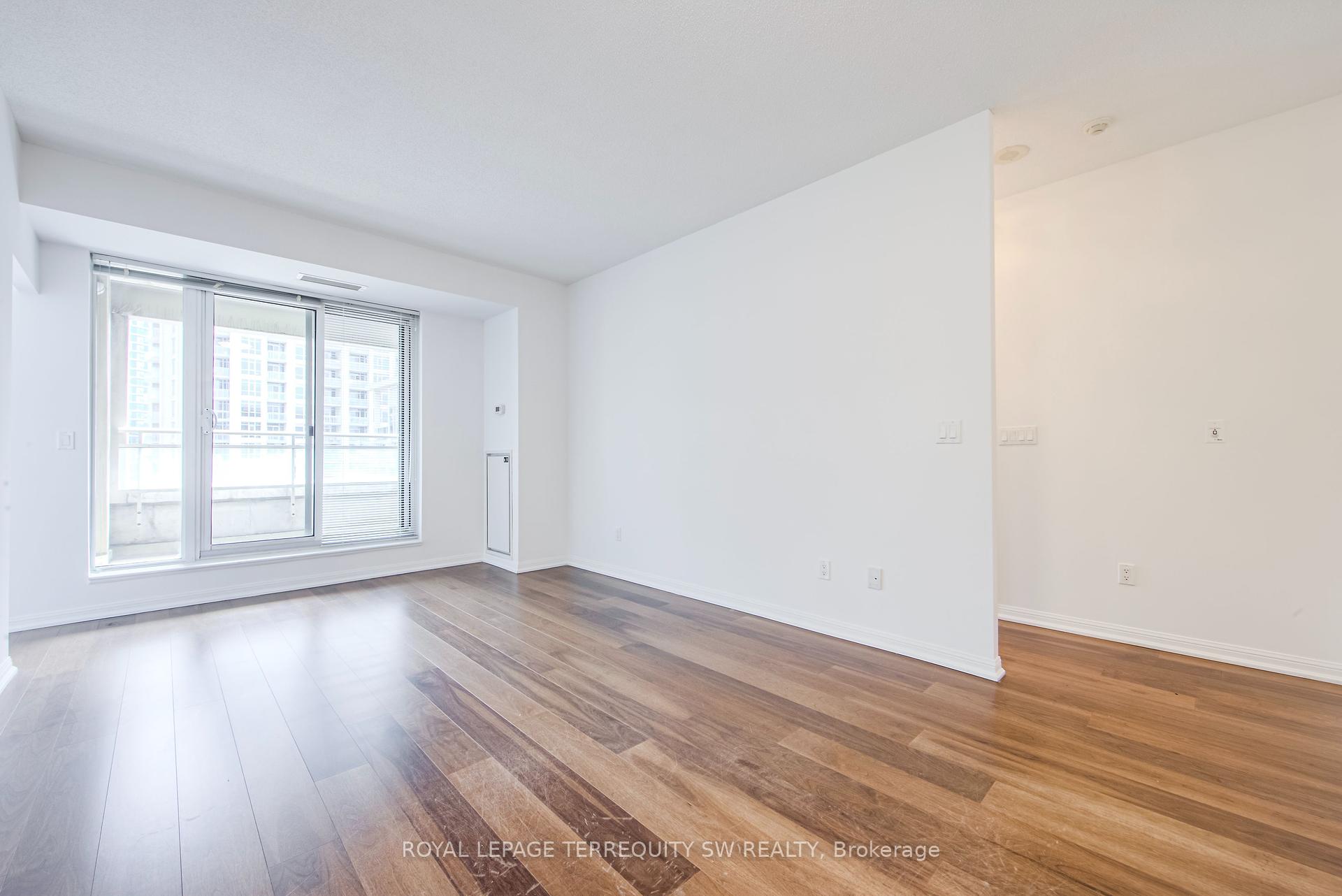 3 Bedrooms Condo at 628 Fleet, Toronto For sale