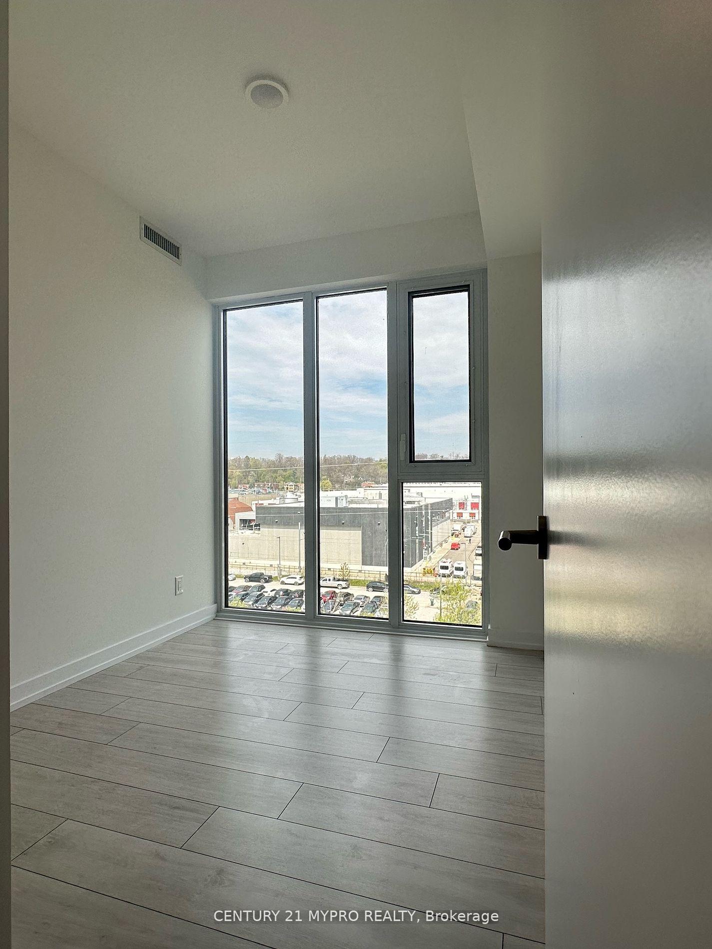 2 Bedrooms Condo at 500 Dupont,  Toronto For sale