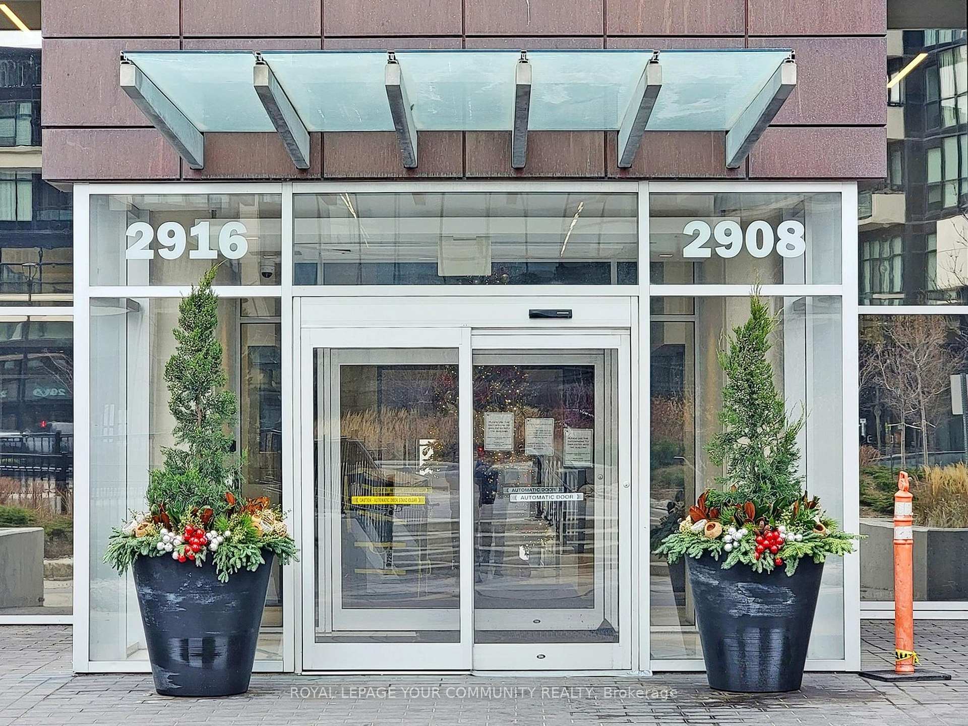 2 Bedrooms Condo at 2908 Highway 7, Vaughan For sale