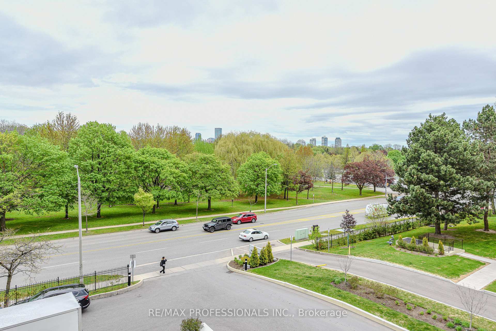3 Bedrooms Condo at 362 The East Mall, Toronto For sale