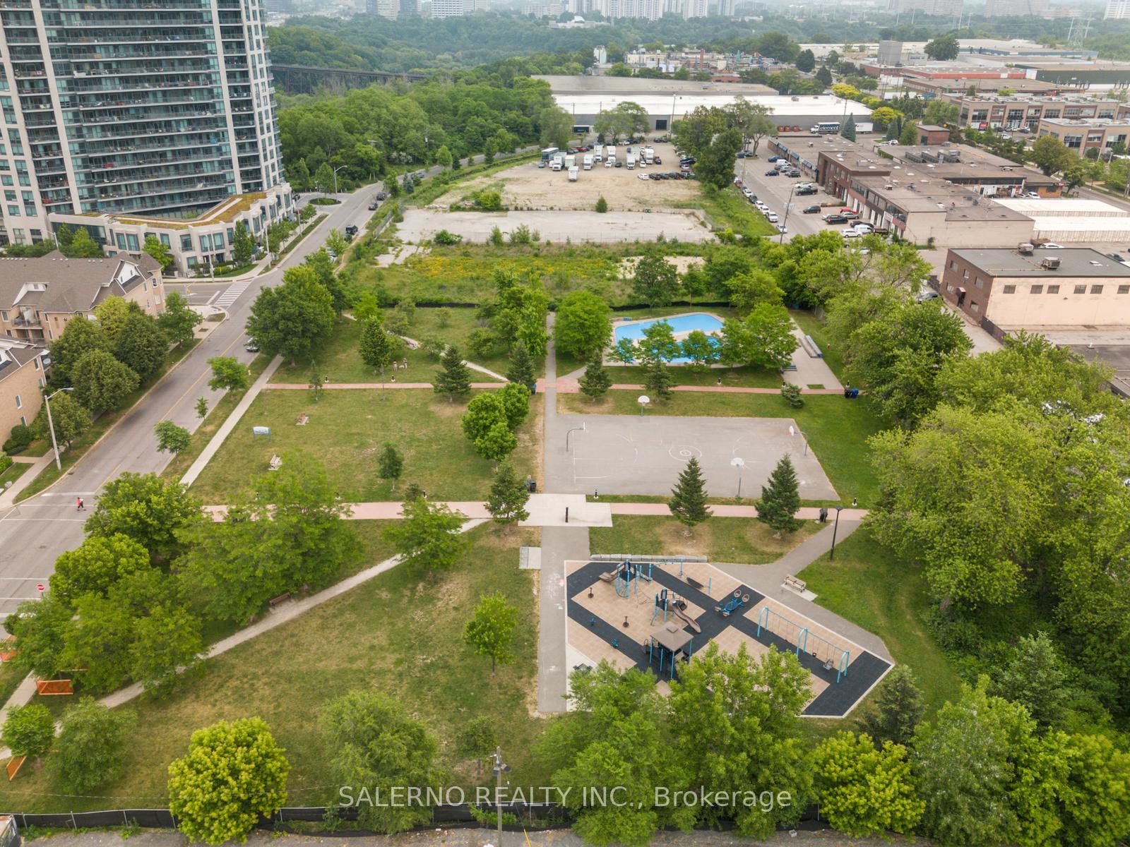 3 Bedrooms Condo at 128 Aerodrome, Toronto For sale
