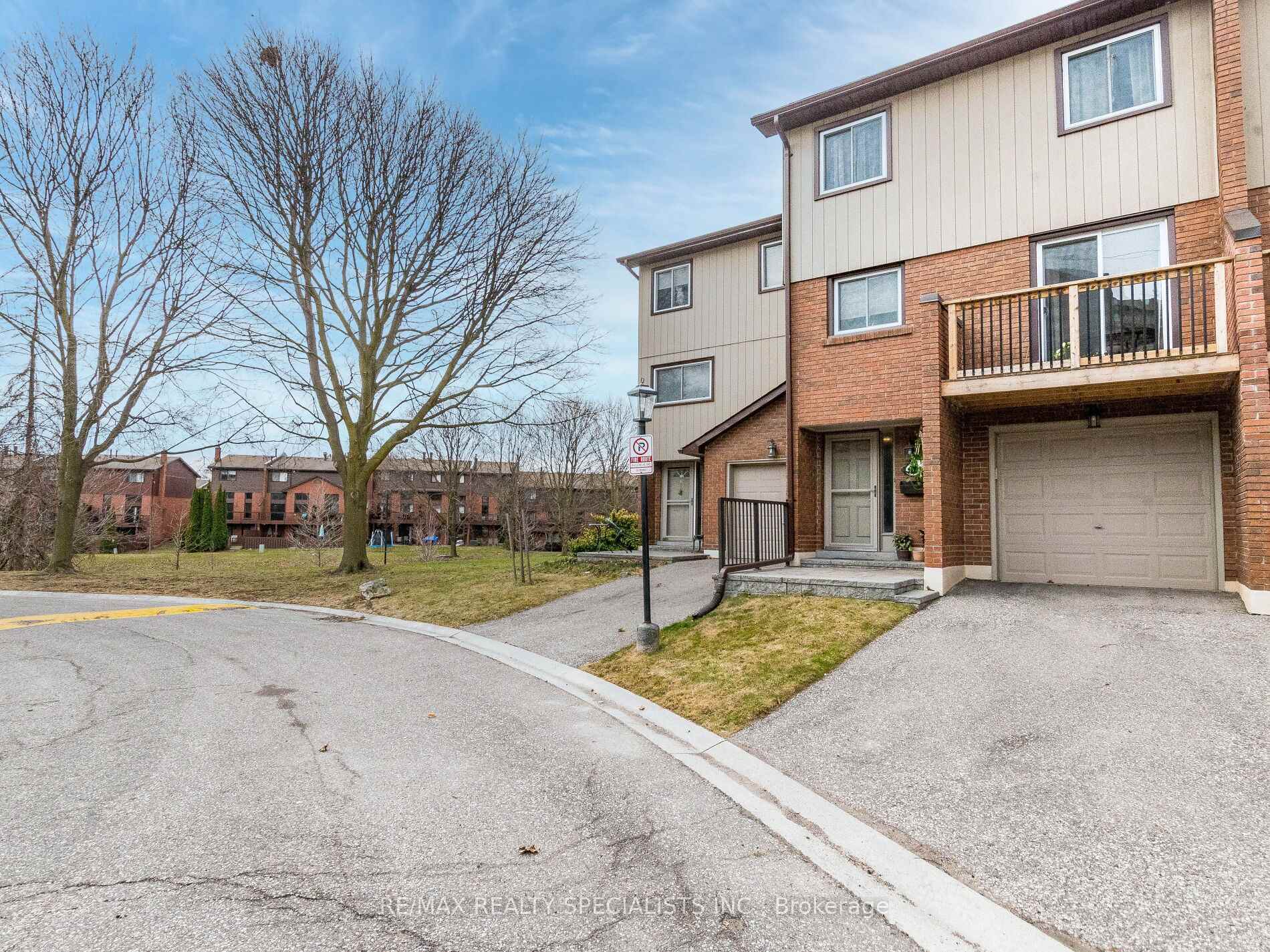 3 Bedrooms Condo at 1764 Rathburn,  Mississauga For sale