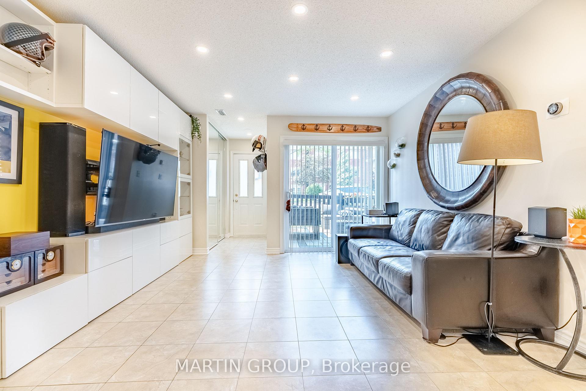 2 Bedrooms Condo at 1701 Lampman, Burlington For sale