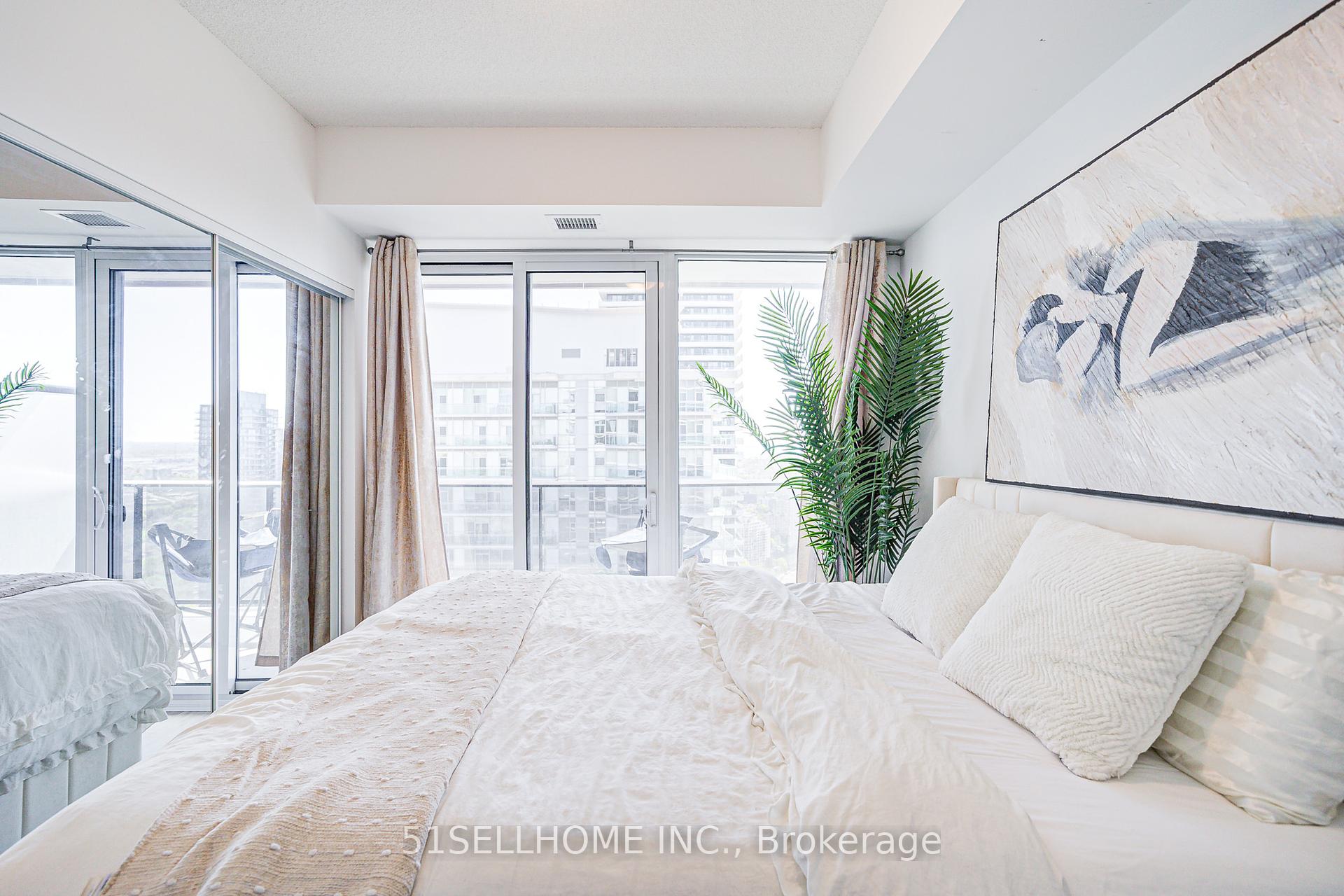 2 Bedrooms Condo at 70 Annie Craig, Toronto For sale