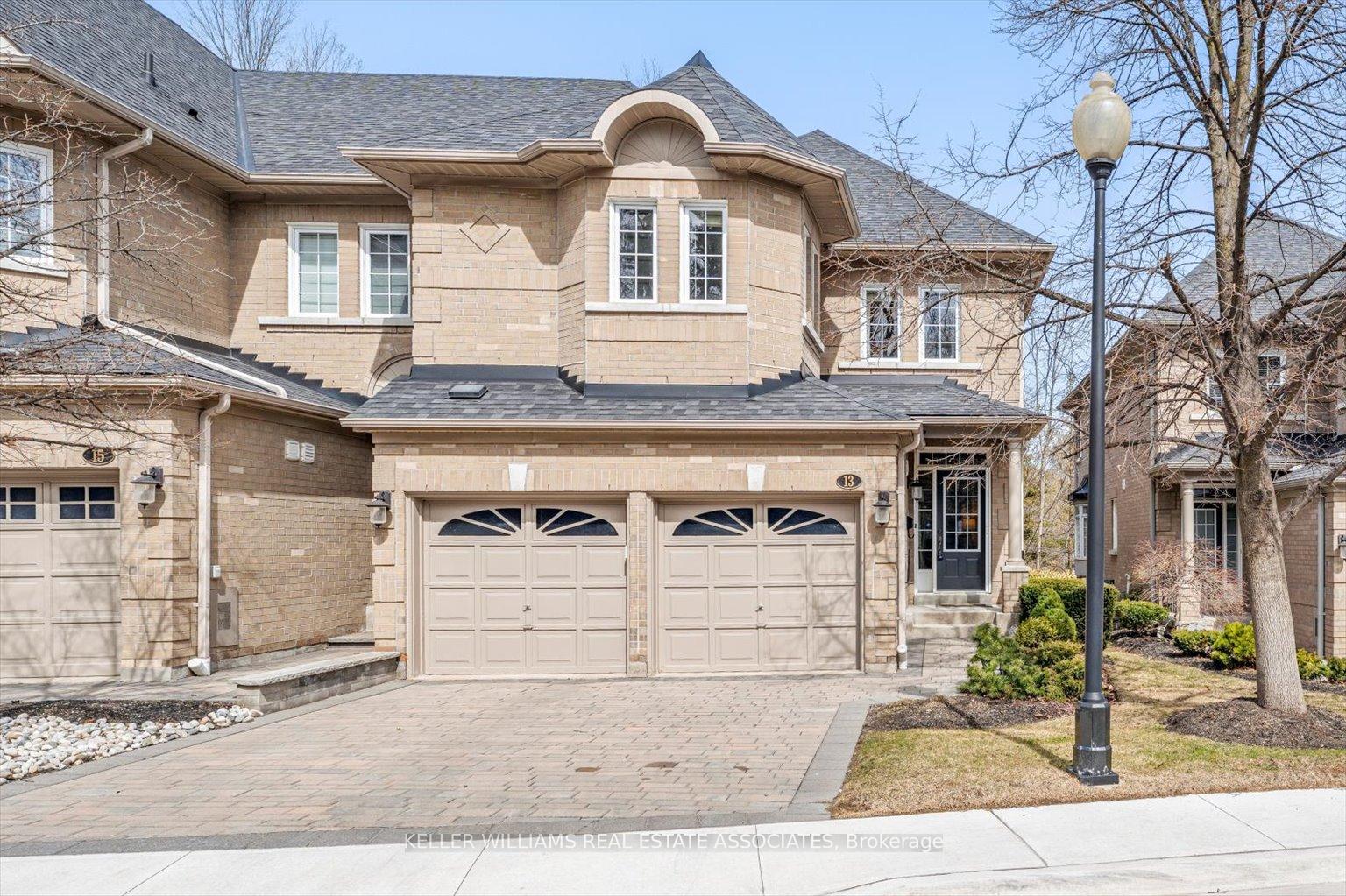 3 Bedrooms Condo at 2000 The Collegeway, Mississauga For sale