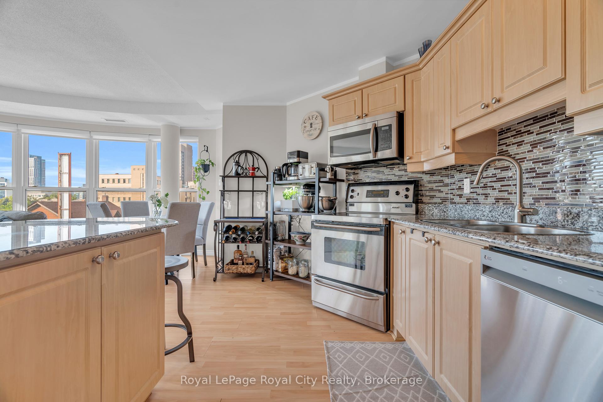 2 Bedrooms Condo at 135 James, Hamilton For sale
